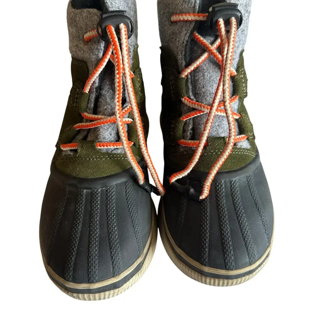 Sorel Out n About  IV Chillz Waterproof Boots Childrens Size 4 Outdoor Shearling